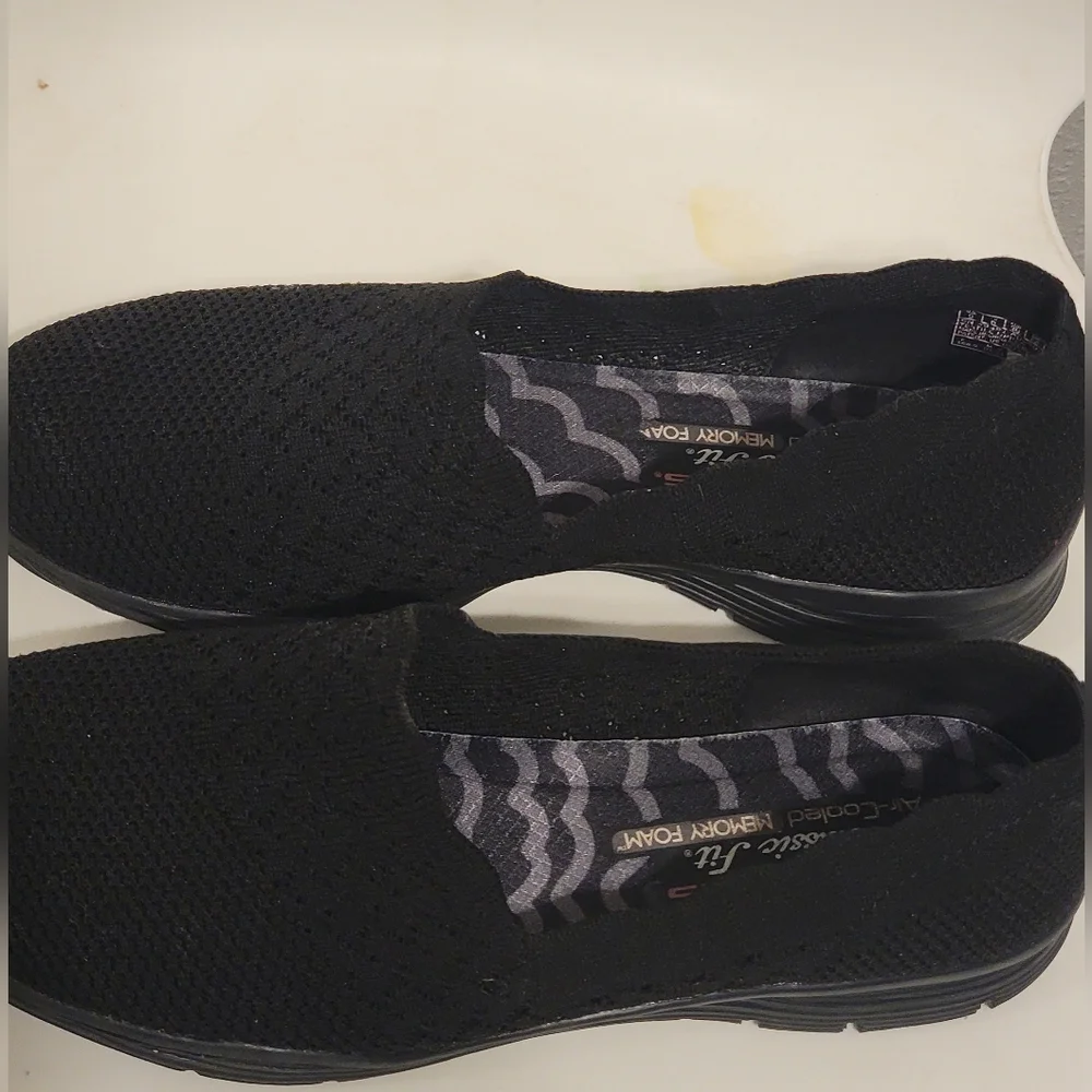 Skechers Classic Fit Flat Shoes - Picture 1 of 2